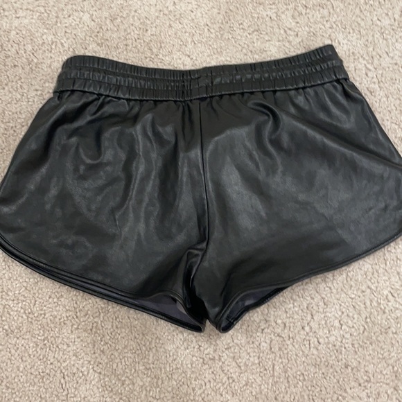 Wilfred Free faux leather shorts - Picture 5 of 7